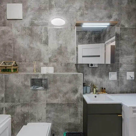 Lasek Marcelinski Deluxe Апартаменты Познань